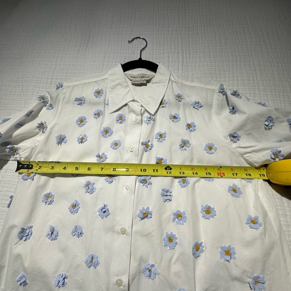 Anthropologie Dhruv Kapoor shirt with embroidered sequin daisies - Picture 9 of 11